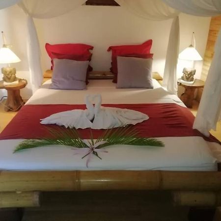 Bungalow Atypique Ti Bambou A 500M De La Plage サンタンヌ エクステリア 写真