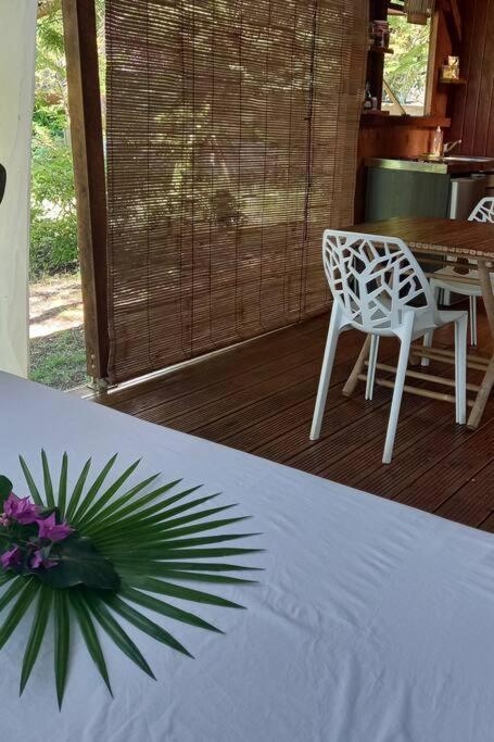Bungalow Atypique Ti Bambou A 500M De La Plage サンタンヌ エクステリア 写真