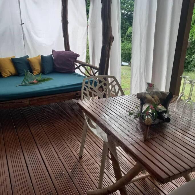 Bungalow Atypique Ti Bambou A 500M De La Plage サンタンヌ エクステリア 写真