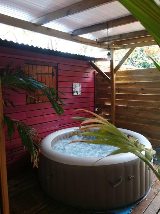 Bungalow Atypique Ti Bambou A 500M De La Plage サンタンヌ エクステリア 写真