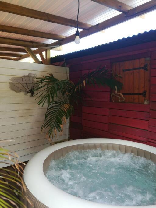 Bungalow Atypique Ti Bambou A 500M De La Plage サンタンヌ エクステリア 写真