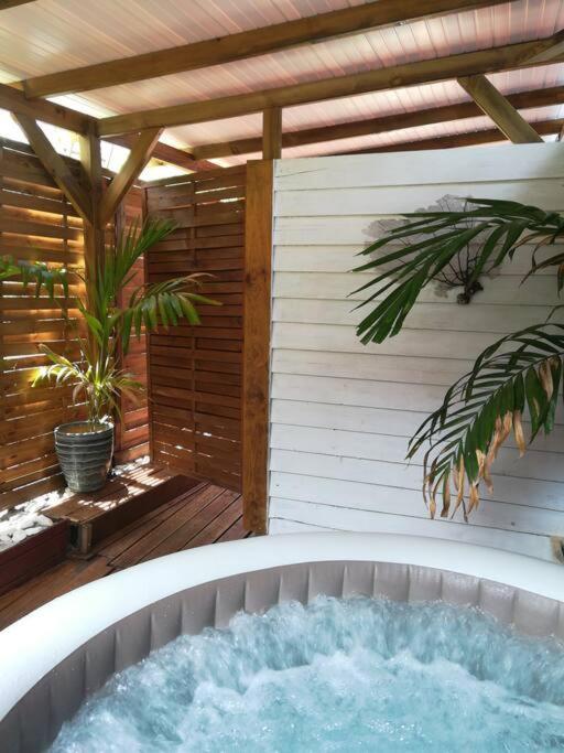 Bungalow Atypique Ti Bambou A 500M De La Plage サンタンヌ エクステリア 写真