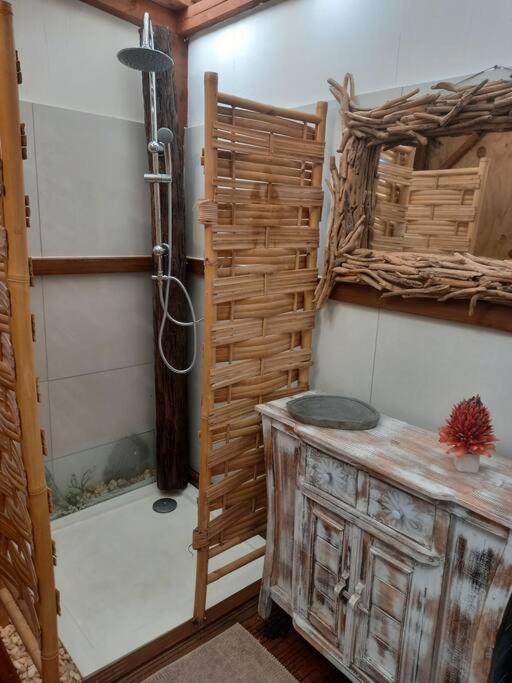 Bungalow Atypique Ti Bambou A 500M De La Plage サンタンヌ エクステリア 写真