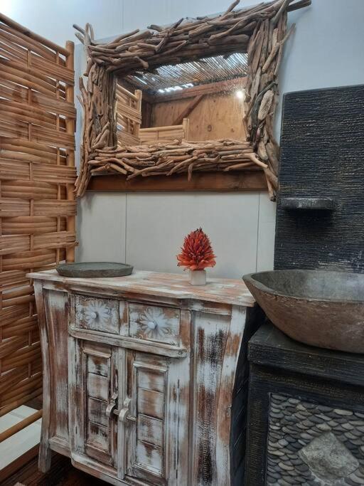 Bungalow Atypique Ti Bambou A 500M De La Plage サンタンヌ エクステリア 写真